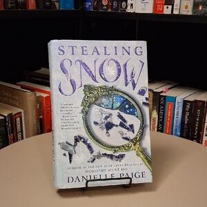 Stealing Snow by Danielle Paige